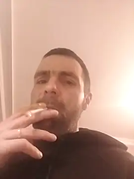 Snapshot of MaksDzubaV chatting on March 3, 2026, 6:58 pm MaksDzubaV online show from March 3, 2026, 6:58 pm