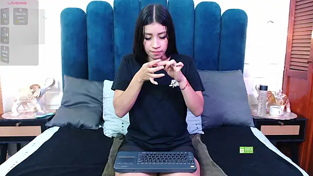 Lili Opal online show from October 16, 2025, 12:06 pm