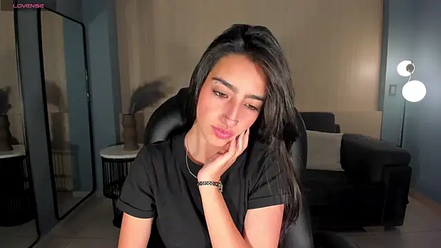 Snapshot of LarisaSmirnov chatting on September 19, 2025, 4:25 am LarisaSmirnov online show from September 19, 2025, 4:25 am
