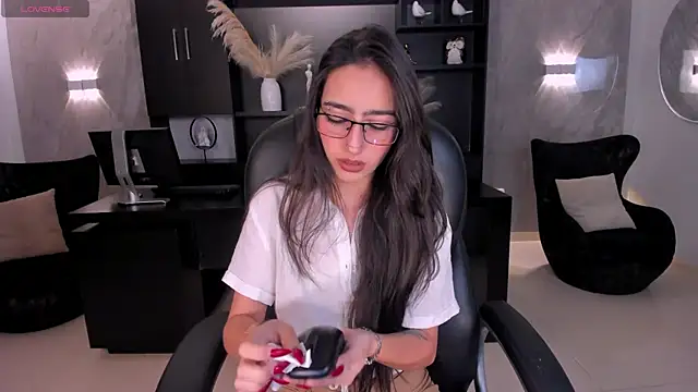 Snapshot of LarisaSmirnov chatting on January 12, 2026, 5:12 am LarisaSmirnov online show from January 12, 2026, 5:12 am