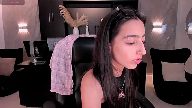 Snapshot of LarisaSmirnov chatting on January 16, 2026, 4:16 am LarisaSmirnov online show from January 16, 2026, 4:16 am