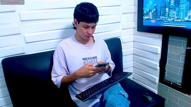 Jhojan twink online show from November 15, 2025, 5:09 pm