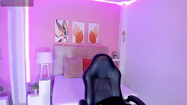 Molly h0t online show from April 9, 2026, 12:32 pm