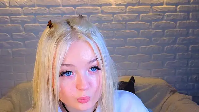 Snapshot of minigirl chatting on March 19, 2025, 10:11 am minigirl online show from March 19, 2025, 10:11 am