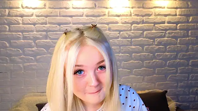 Snapshot of minigirl chatting on March 23, 2025, 4:05 am minigirl online show from March 23, 2025, 4:05 am