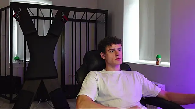 Snapshot of Brad_Holloway chatting on October 16, 2025, 12:39 pm Brad Holloway online show from October 16, 2025, 12:39 pm