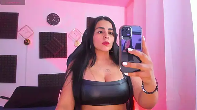 Snapshot of hannarusso chatting on November 21, 2025, 9:02 pm hannarusso online show from November 21, 2025, 9:02 pm