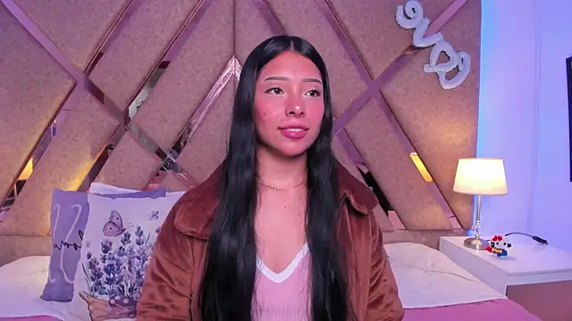 Emilybutterfly1 online show from March 19, 2025, 8:54 pm