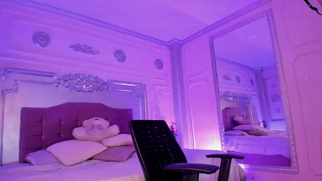 Snapshot of KatianPierce chatting on November 25, 2025, 7:25 pm KatianPierce online show from November 25, 2025, 7:25 pm