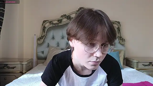 Snapshot of Tara_Lawson chatting on March 23, 2025, 5:43 am Tara Lawson online show from March 23, 2025, 5:43 am