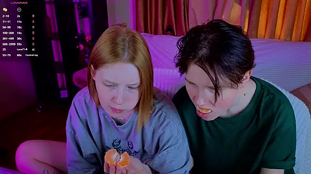 Snapshot of Tara_Lawson chatting on October 9, 2025, 11:19 am Tara Lawson online show from October 9, 2025, 11:19 am