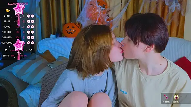 Snapshot of Tara_Lawson chatting on October 17, 2025, 11:13 am Tara Lawson online show from October 17, 2025, 11:13 am