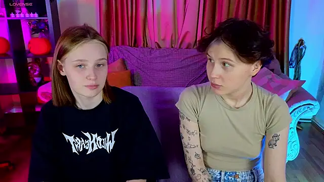 Snapshot of Tara_Lawson chatting on November 22, 2025, 3:33 pm Tara Lawson online show from November 22, 2025, 3:33 pm