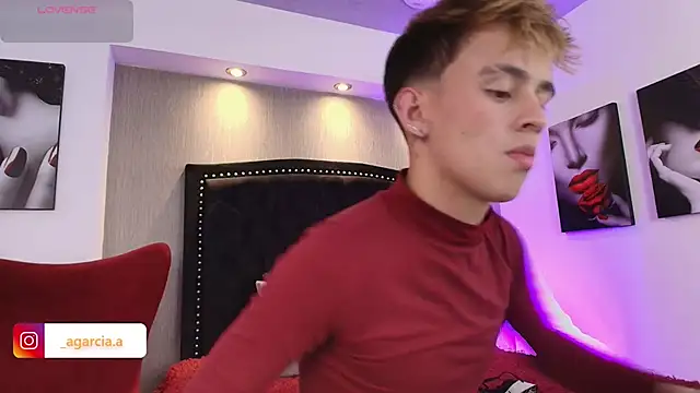 LiamWildx20 online show from December 17, 2025, 4:40 am