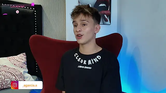 LiamWildx20 online show from February 4, 2026, 4:29 am