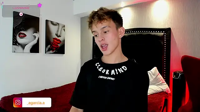 LiamWildx20 online show from February 16, 2026, 4:41 am