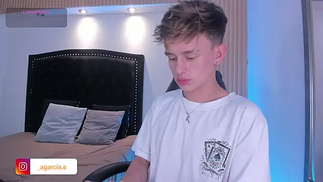 LiamWildx20 online show from April 17, 2026, 3:31 am