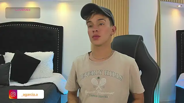 LiamWildx20 online show from May 15, 2026, 10:28 pm