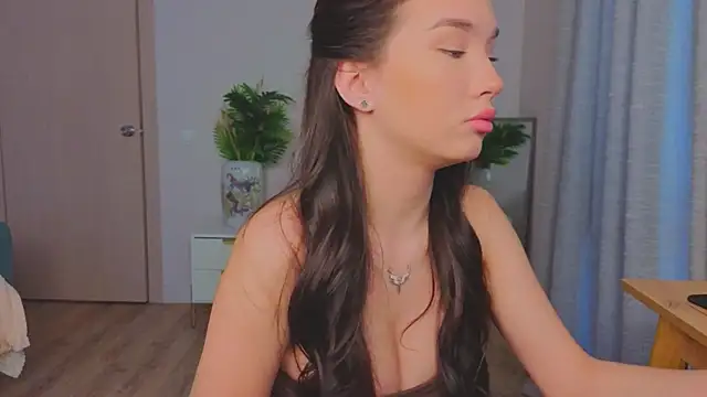 Snapshot of EmiliaDroll chatting on December 15, 2025, 8:40 am EmiliaDroll online show from December 15, 2025, 8:40 am