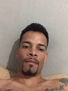 Snapshot of HenriquePhn chatting on March 31, 2026, 3:34 pm HenriquePhn online show from March 31, 2026, 3:34 pm