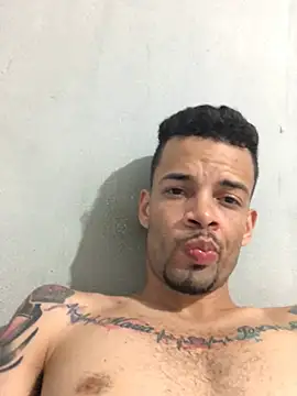 Snapshot of HenriquePhn chatting on August 4, 2026, 4:37 am HenriquePhn online show from August 4, 2026, 4:37 am