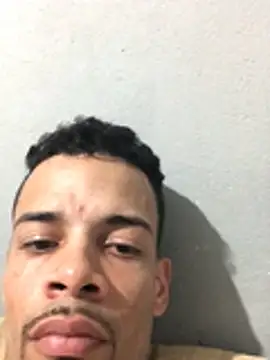 Snapshot of HenriquePhn chatting on August 6, 2026, 8:22 pm HenriquePhn online show from August 6, 2026, 8:22 pm