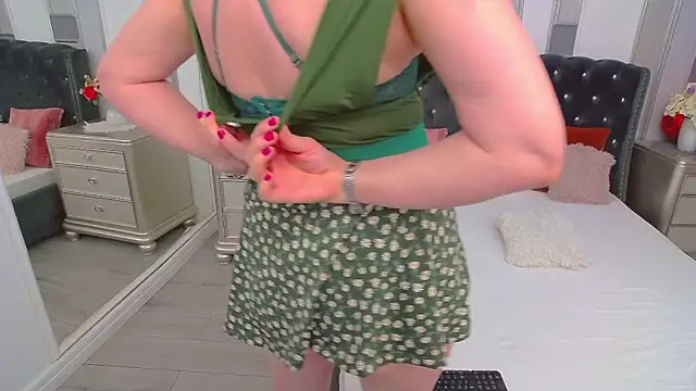 Snapshot of SuzzySun chatting on January 14, 2026, 1:50 pm SuzzySun online show from January 14, 2026, 1:50 pm