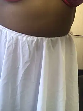 Snapshot of Elonelo chatting on February 12, 2026, 4:18 am Elonelo online show from February 12, 2026, 4:18 am