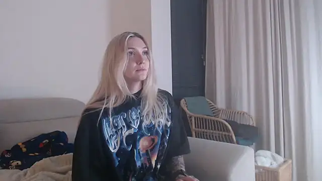 tattoobbgirl online show from November 23, 2025, 5:35 pm