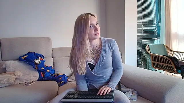 tattoobbgirl online show from March 3, 2026, 4:46 pm