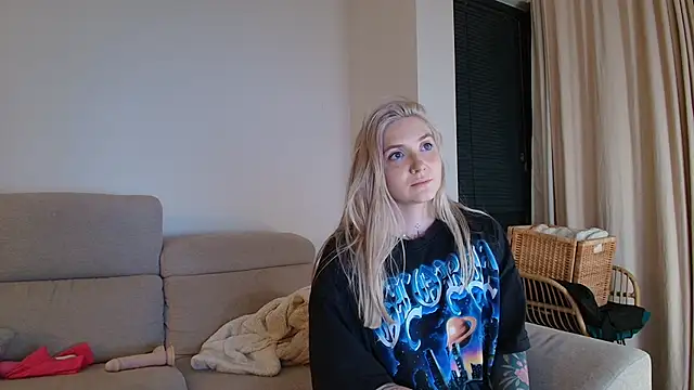 tattoobbgirl online show from March 28, 2026, 7:24 pm