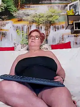 Snapshot of QueenPammy1 chatting on February 16, 2025, 3:27 pm QueenPammy1 online show from February 16, 2025, 3:27 pm
