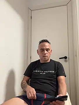 mateocali25 online show from July 17, 2026, 2:24 pm