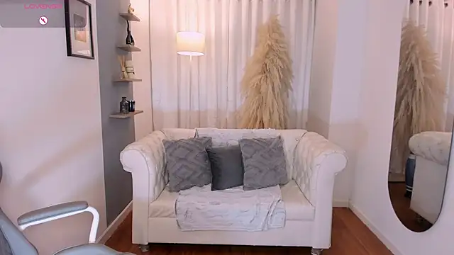 Snapshot of hanna_mils chatting on February 20, 2026, 6:26 am hanna mils online show from February 20, 2026, 6:26 am