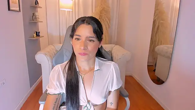 Snapshot of hanna_mils chatting on February 27, 2026, 3:50 am hanna mils online show from February 27, 2026, 3:50 am