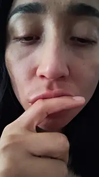 Elowyn online show from November 23, 2025, 5:13 pm