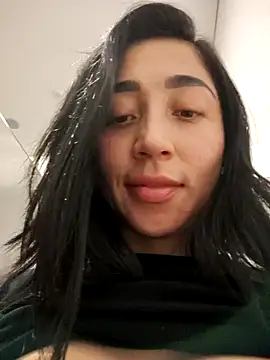 Snapshot of Elowyn chatting on February 19, 2026, 11:23 pm Elowyn online show from February 19, 2026, 11:23 pm