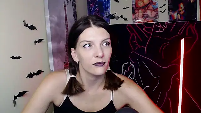 VanessaRey  online show from October 28, 2025, 8:07 am