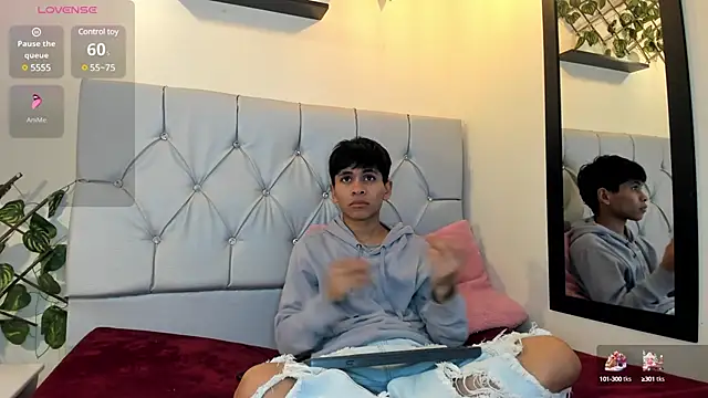 Snapshot of Ethan_Westt chatting on March 20, 2025, 9:13 pm Ethan Westt online show from March 20, 2025, 9:13 pm