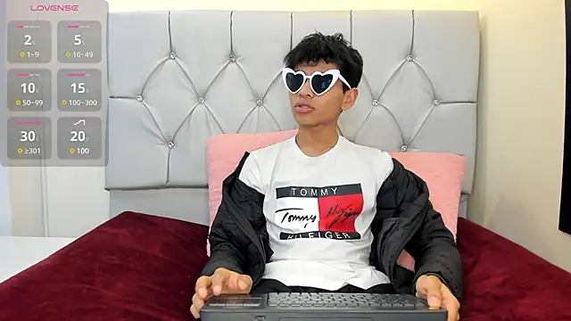 Snapshot of Ethan_Westt chatting on March 21, 2025, 1:56 pm Ethan Westt online show from March 21, 2025, 1:56 pm