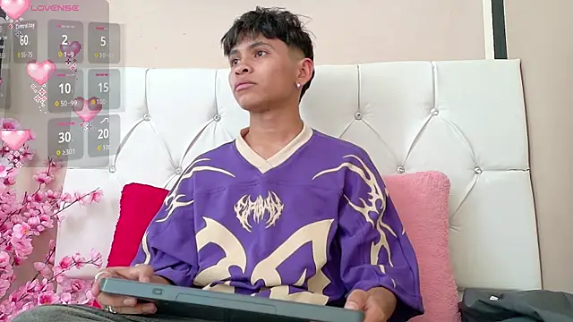 Snapshot of Ethan_Westt chatting on October 29, 2025, 8:21 pm Ethan Westt online show from October 29, 2025, 8:21 pm