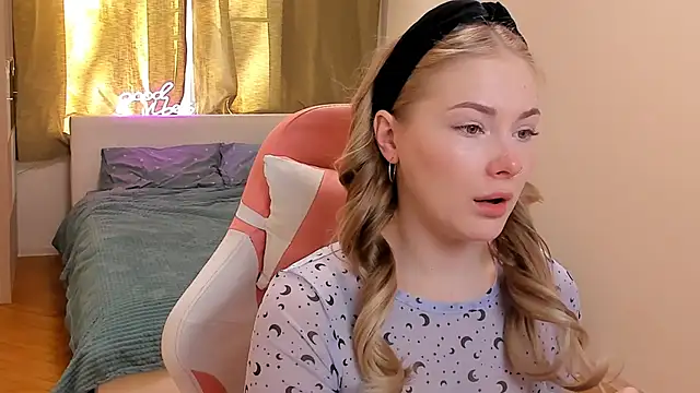 Snapshot of -awari- chatting on March 22, 2025, 11:00 am -awari- online show from March 22, 2025, 11:00 am