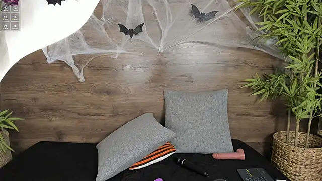 mia lacy  online show from October 30, 2025, 7:25 pm