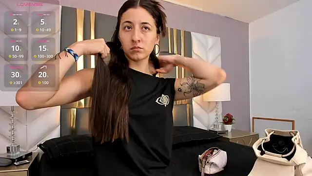 SaraJonness online show from November 11, 2025, 12:49 pm