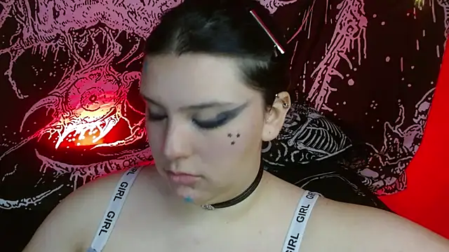 Snapshot of mikaskullcs chatting on October 20, 2025, 12:11 am mikaskullcs online show from October 20, 2025, 12:11 am