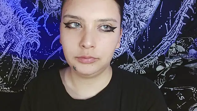 Snapshot of mikaskullcs chatting on November 12, 2025, 9:25 pm mikaskullcs online show from November 12, 2025, 9:25 pm