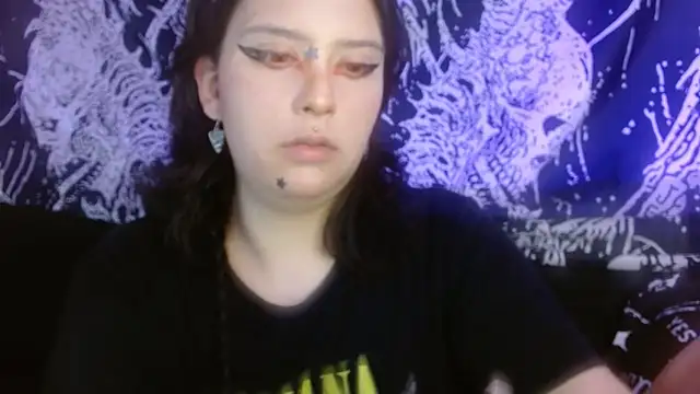 Snapshot of mikaskullcs chatting on February 4, 2026, 9:42 pm mikaskullcs online show from February 4, 2026, 9:42 pm