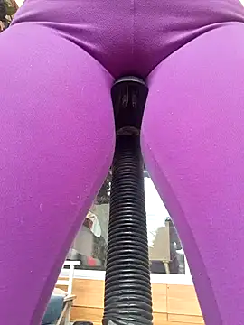 Amadamilf1980 online show from December 4, 2025, 3:10 pm