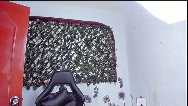 Snapshot of Sarahbrowm_ chatting on October 9, 2025, 6:06 pm Sarahbrowm online show from October 9, 2025, 6:06 pm