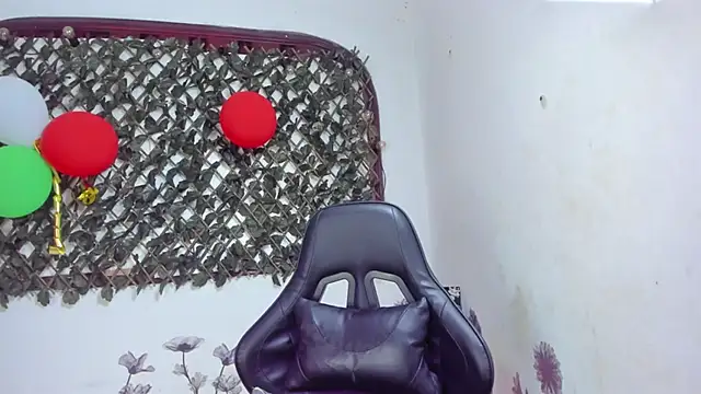 Sarahbrowm  online show from November 6, 2025, 7:48 pm